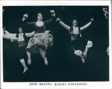 1975 Press Photo Airborne Jose Molina Bailes Espanoles Dancers