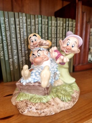 Royal Doulton - Grumpy's Bathtime aus der Snow White Collection