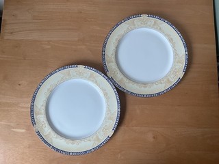Duquesa Amadeus: 2 platos de cena de 26 5 cm En muy buena condición