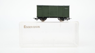 Egger-Bahn H0e 2304 gedeckter Güterwagen