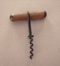 Antiguo sacacorchos primitivo antiguo torneado mango de pasador de madera alambre pesado vino