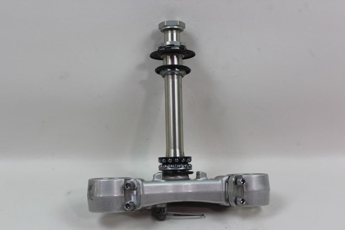 Triumph Daytona 675 2009 Lower Triple Tree Yoke Clamp Shaft