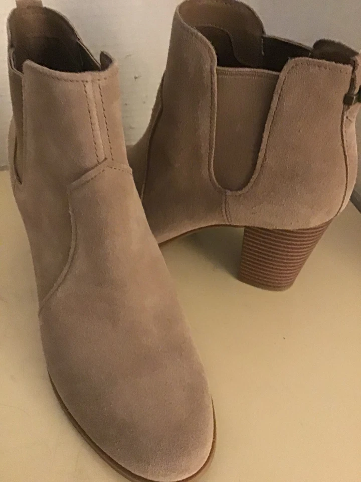Koolaburra By Uggs women beige suede Dvita Chelsea heel boots US 10 Euro 41 - Image 2 of 4