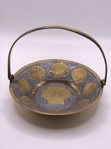Hand Made “SOLID BRASS” Basket w/Handle Enamel Scallop Shells ~Made in India - Afbeelding 1 van 10