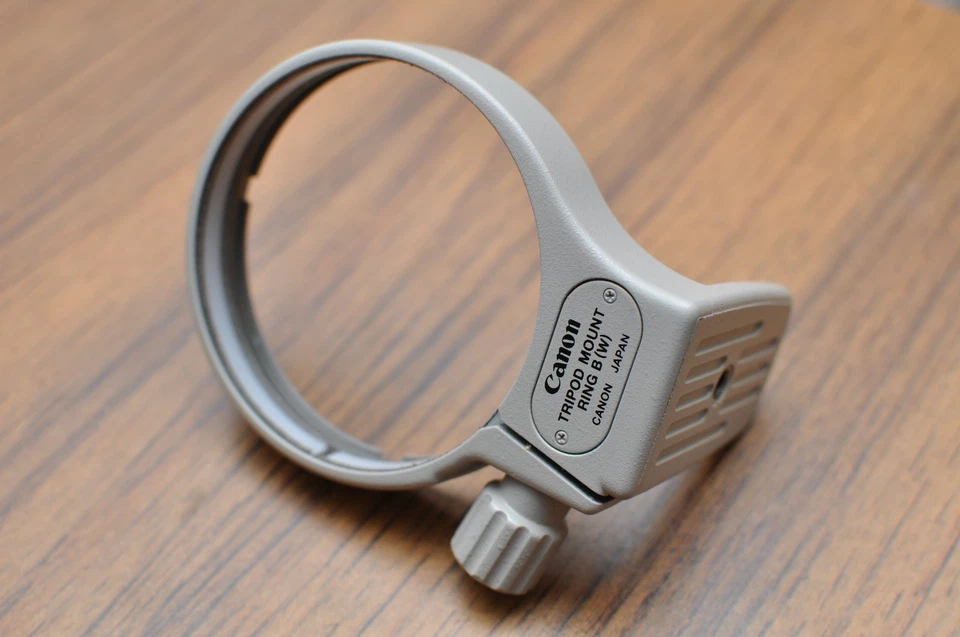 Anillo de montaje para trípode Canon B (W) (70-200 F/2,8L/IS, 300 F4L, 35-350 F3,5-5,6L) Foto 2 de 2