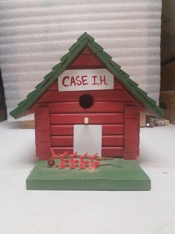 Hnadmade Case IH Birdhouse