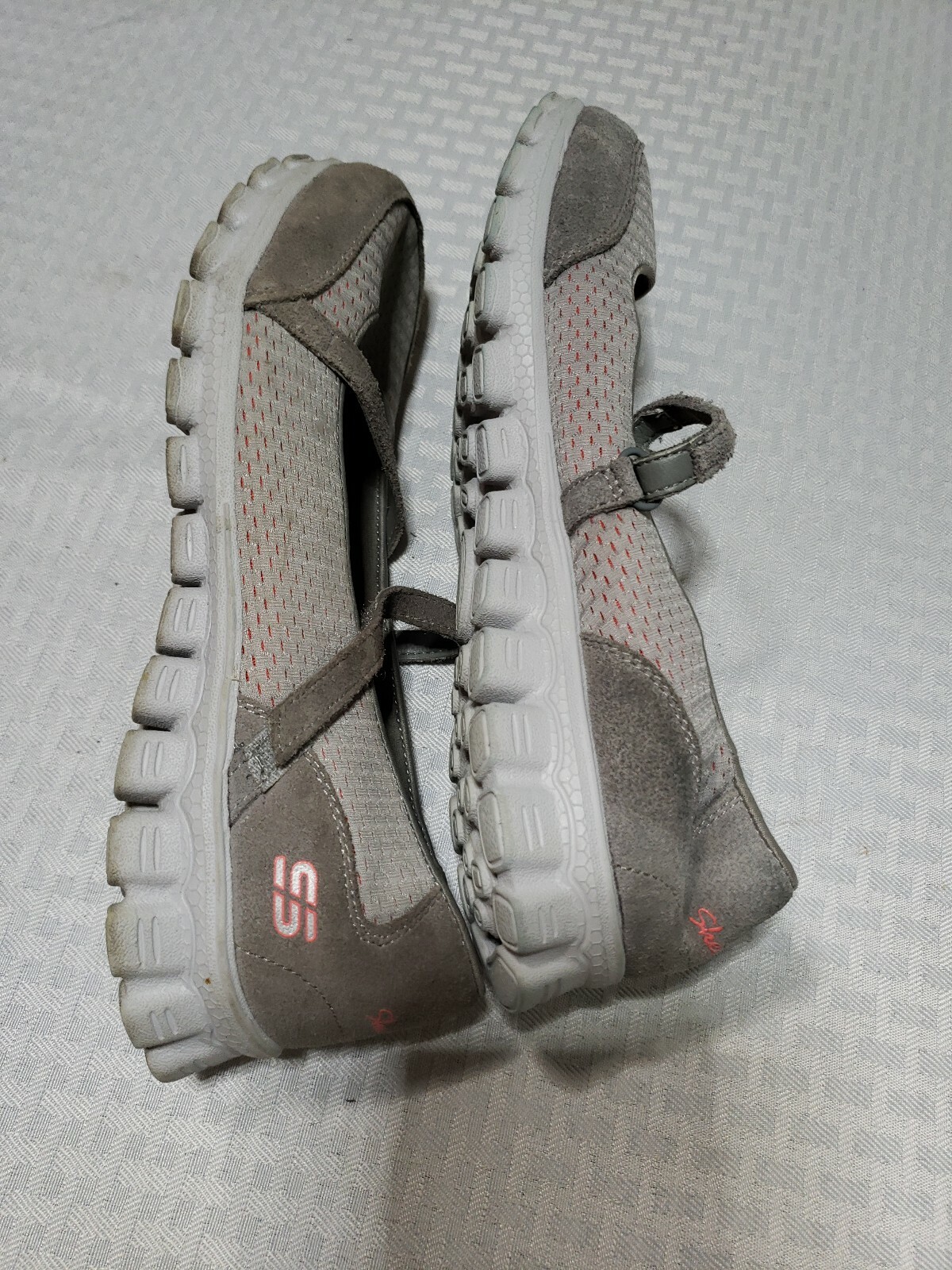 SKECHERS Gray Womens Size 7.5 EZ Flex 2 Mary Jane Suede Casual Shoes 22683