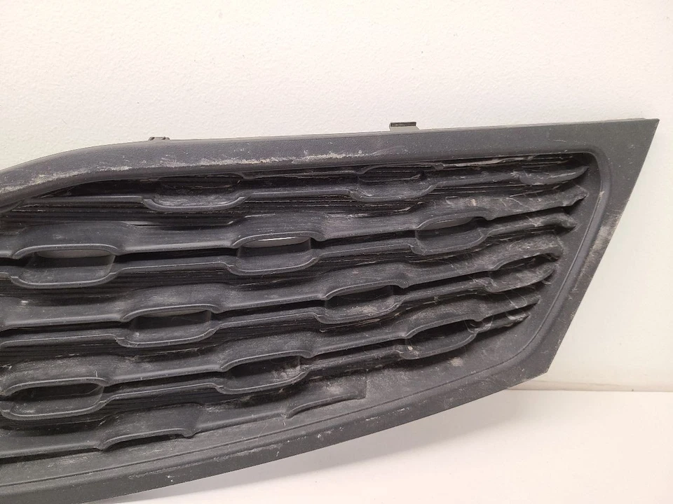 2012-2015 KIA RIO Grille Upper Sedan Without Chrome Surround - Imagem 2 de 4