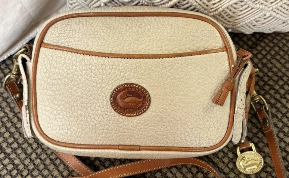 Dooney Bourke Vintage Bone Beige Kilty Crossbody Wallet Bag All Weather Leather - Image 2 of 4