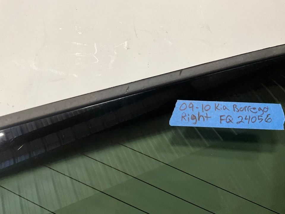 Cuarto de cristal trasero lado pasajero kia borrego 2009-2010 usado Foto 2 de 4