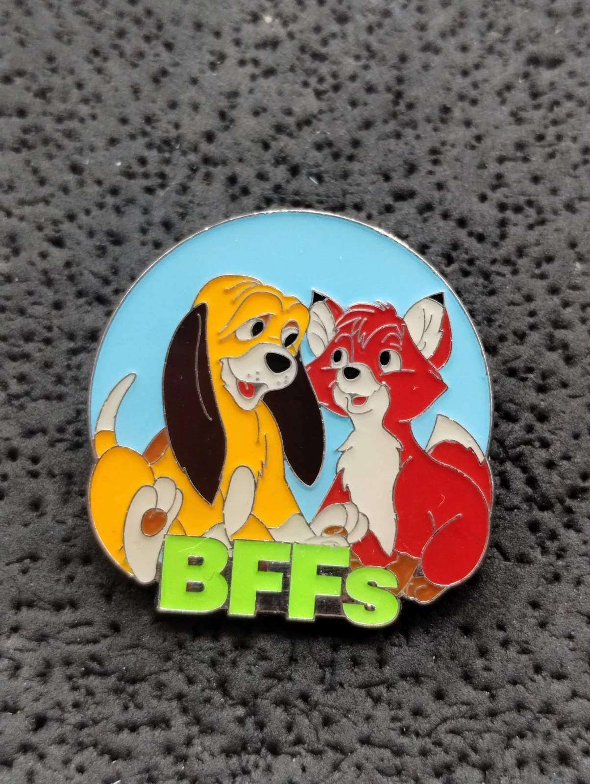 2017 BFFs Collection Copper and Tod Fox and the Hound Mystery Trading Pin 120513