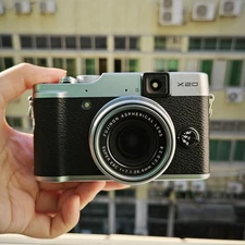 Fujifilm Fuji X Series X20 12.0MP 4x Optical Zoom Digital Camera SILVER - 90%NEW