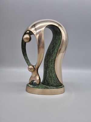 Eine Serge Sarkis Bronzeskulptur ''Erste Schritte'', 1992, Nr 53/150, russisch, Kanada.