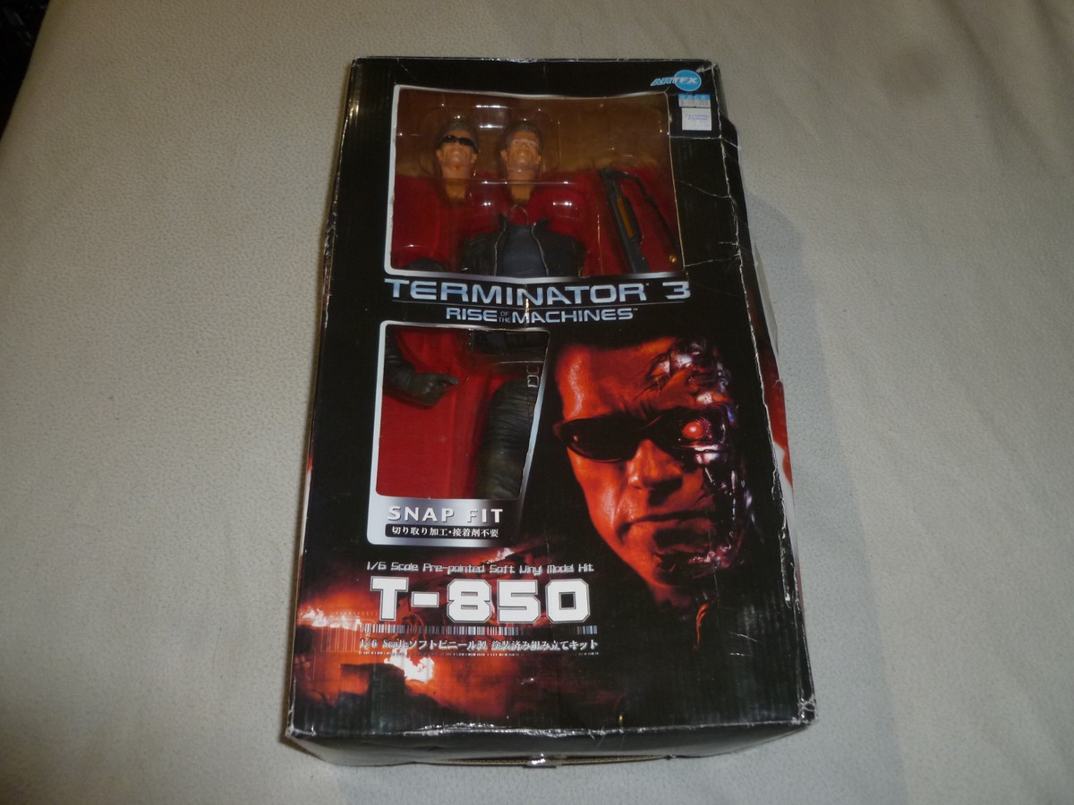 BOXED TERMINATOR 3 RISE OF THE MACHINES SNAP FIT T-850 VINYL MODEL