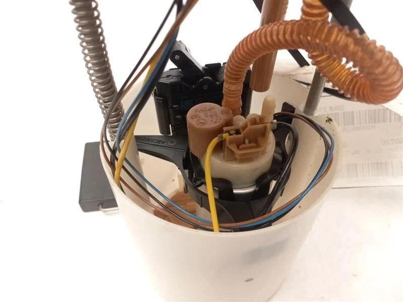 BOMBA DE COMBUSTIBLE compatible con AUDI A3 2010 - 2013 Foto 4 de 4