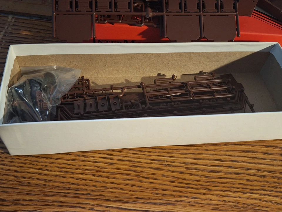 CYLINDRICAL GRAIN 4 BAY HOPPER - Image 4 of 4