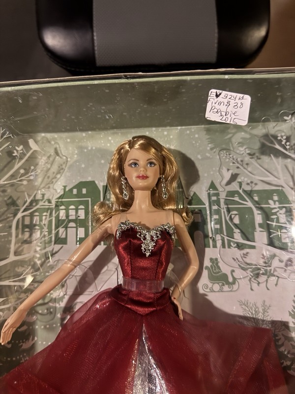 Mattel HBY06 Fashion Doll Holiday Doll