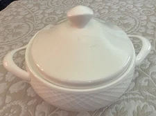 Mikasa Trellis White 2 Quart Round Covered Casserole. Never Used. Discontinued