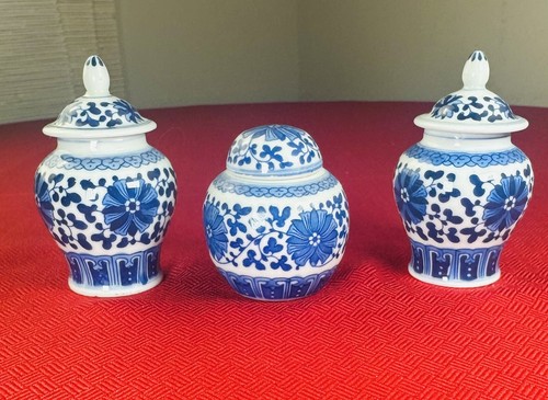 Vintage Chinese porcelain miniature Ginger Spice Jars 3 lot Lidded Blue & White - Picture 2 of 7