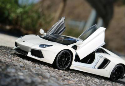 Welly 1:24 Lamborghini Aventador LP700-4 Diecast Model Racing Car