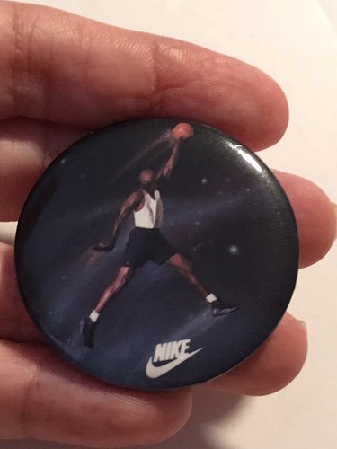 Vintage 1-3/4" Nike 1993 Michael Jordan Pin Metal Rare - Picture 3 of 5
