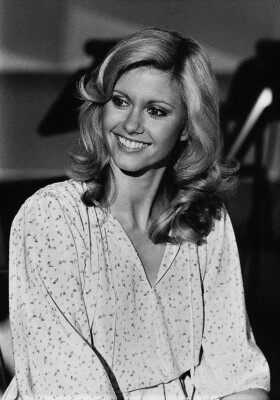 Olivia Newton John 11x14 Glossy Photo | eBay
