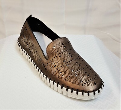 ERIC MICHAEL MARIA Women s Pewter Leather slip-on Fashion Sneaker