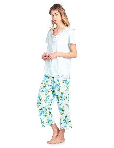 Conjunto de pijama capri informal de encaje satinado floral manga corta Nights para mujer  - Imagen 48 de 61