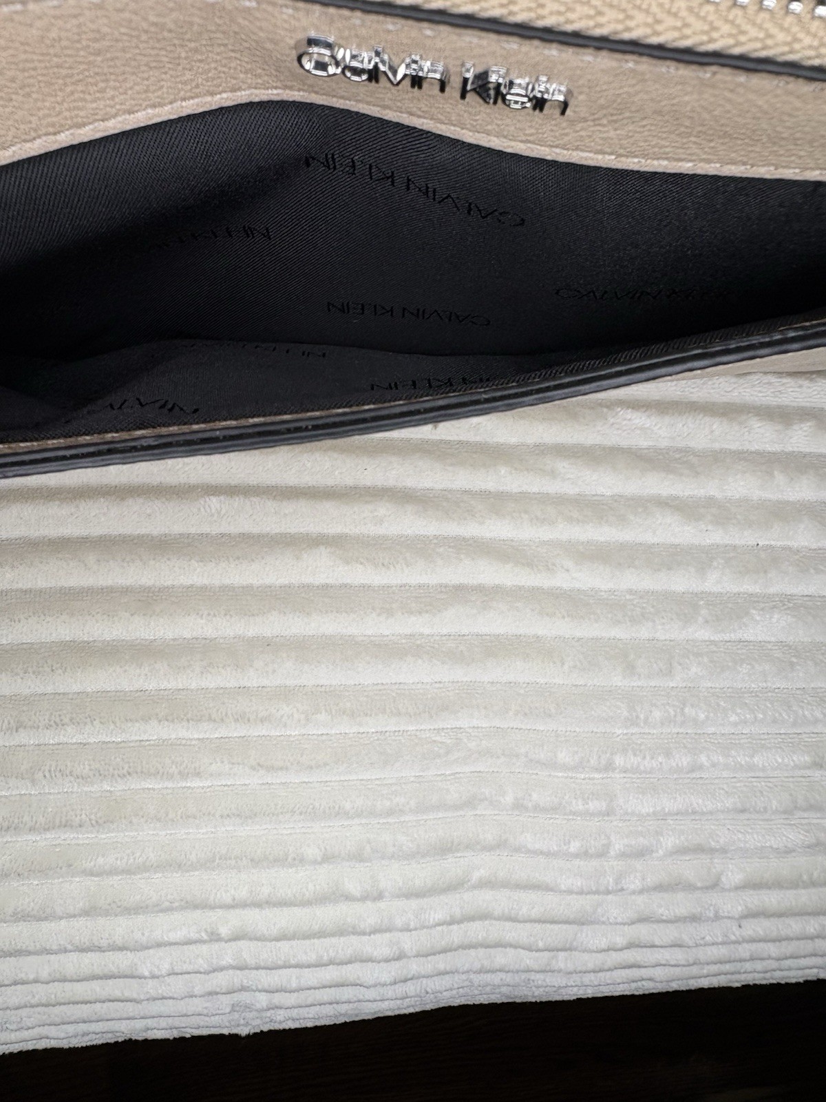 Calvin Klein Beige Crossbody Handbag — image 11