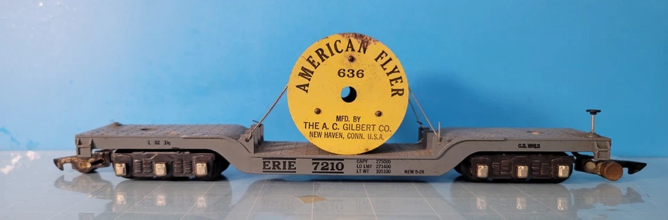 CB8: Vintage American Flyer 7210 Erie Flatcar Metal Reel Wood Cable Load S Gauge - Image 2 of 4