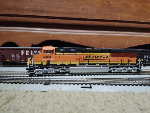 Ho BNSF ES44 DCC With  Sound ESU Walthers Please Read - Picture 1 of 3
