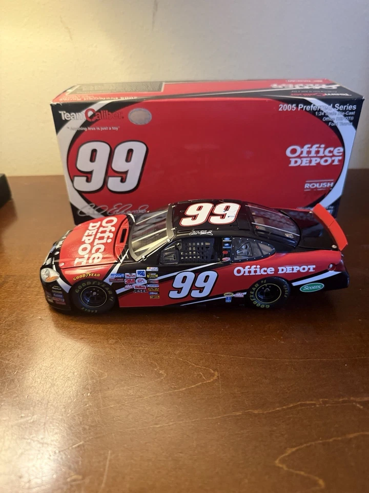 Coche de juguete NASCAR 2005 Carl Edwards Office Depot 1/24 Team Preferred Series Foto 2 de 4