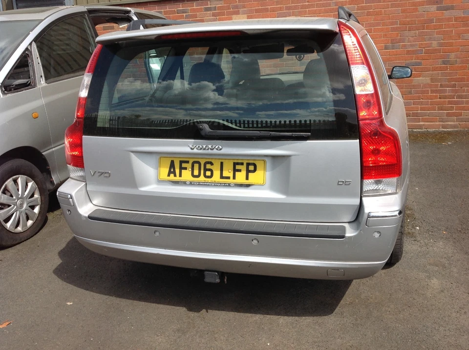 VOLVO V70 MK2 XC70 MK1 PORTÓN TRASERO MALETERO TAPA ALERÓN SUPERIOR SOLO 2004-2007 Foto 4 de 4