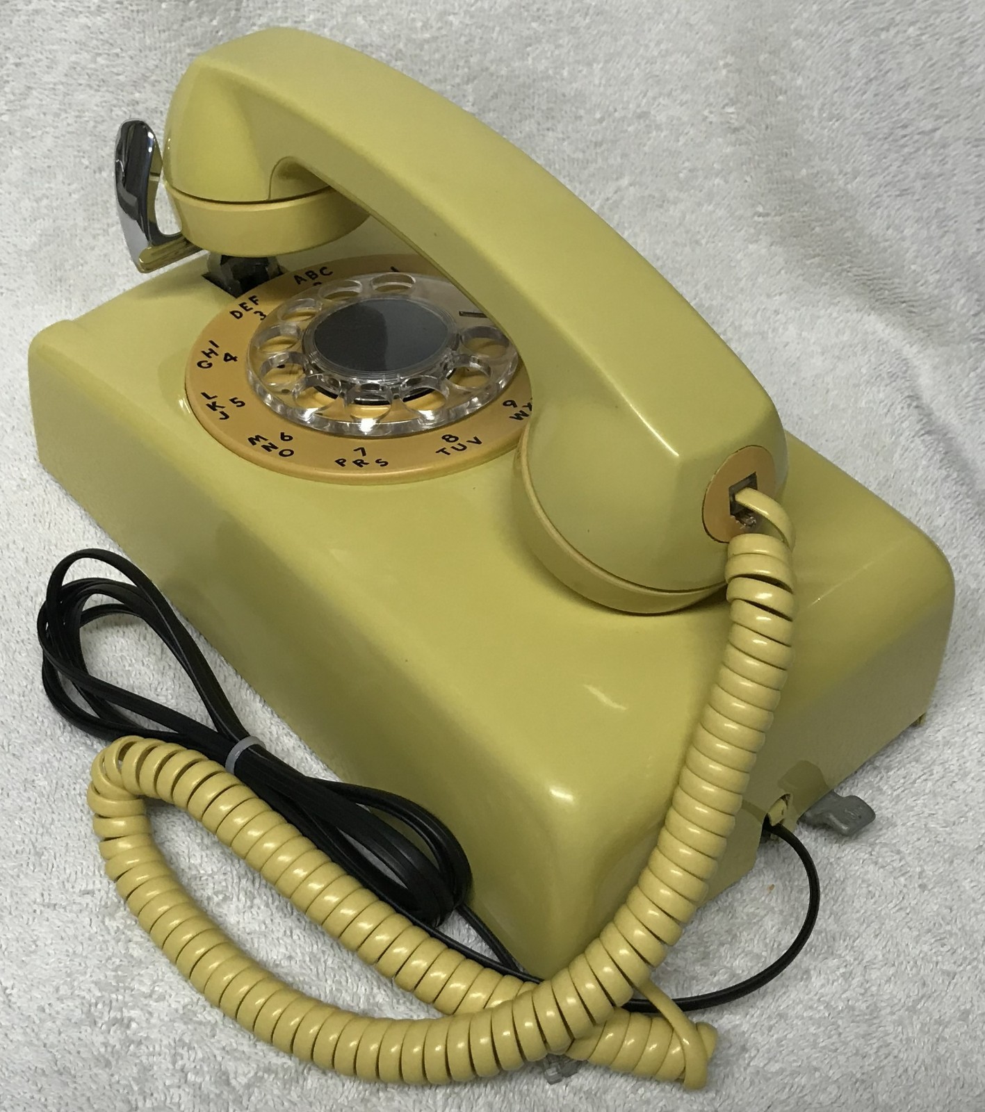 Vintage 1960s WESTERN ELECTRIC A/B 554 (1-64) YELLOW Rotary Wall Mount Telephone