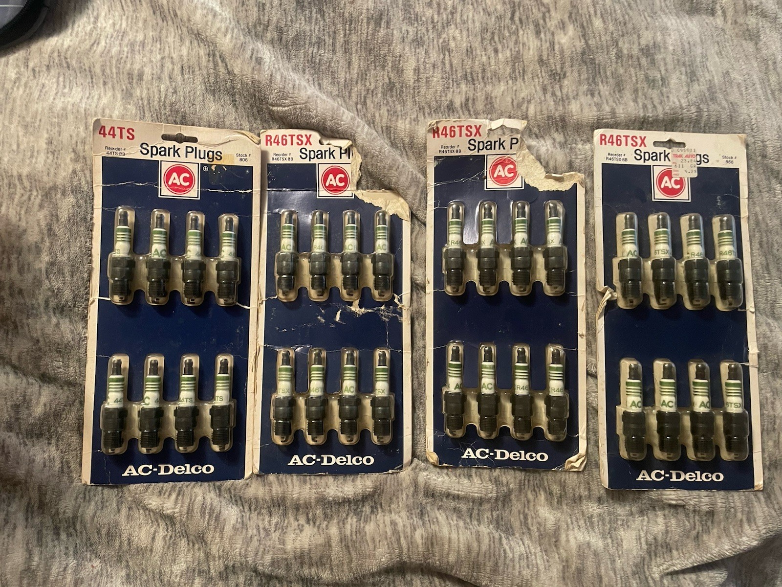 32 NOS AC AC-Delco 4 Green Line Spark Plugs - R46TSX  44TS