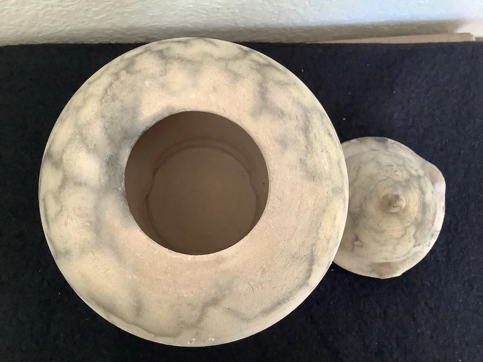 Jarrón/urna de cerámica con tapa Inaka Raku hecha a mano ahumada Foto 4 de 4