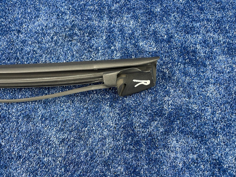 2016–2019 Buick Cascada Front Right Door Window Weatherstrip OEM 13370008 - Image 3 of 4