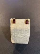 VINTAGE 14K YELLOW GOLD AMETHYST STUD EARRINGS