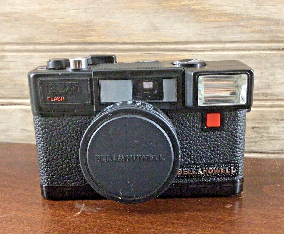 Vintage MCM Bell & Howell 35mm Camera EZ35 With Lens Protector Cover NOT TESTED - Image 2 of 4