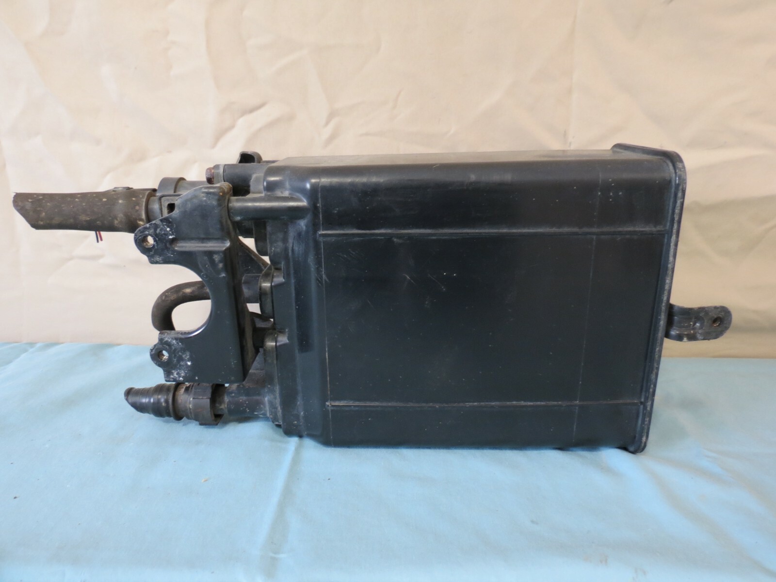 04 05 06 Lexus rx330 Highlander Fuel Vapor Charcoal Canister OEM 77740