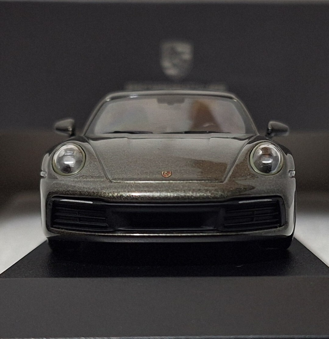 Porsche 911 (992) Carrera 4S 2019 Aventurin Green 1:43 Minichamps