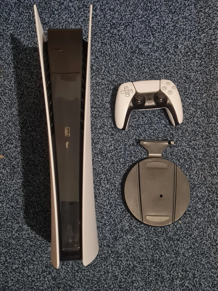 Sony PlayStation 5 Digital, photo 1 of 5