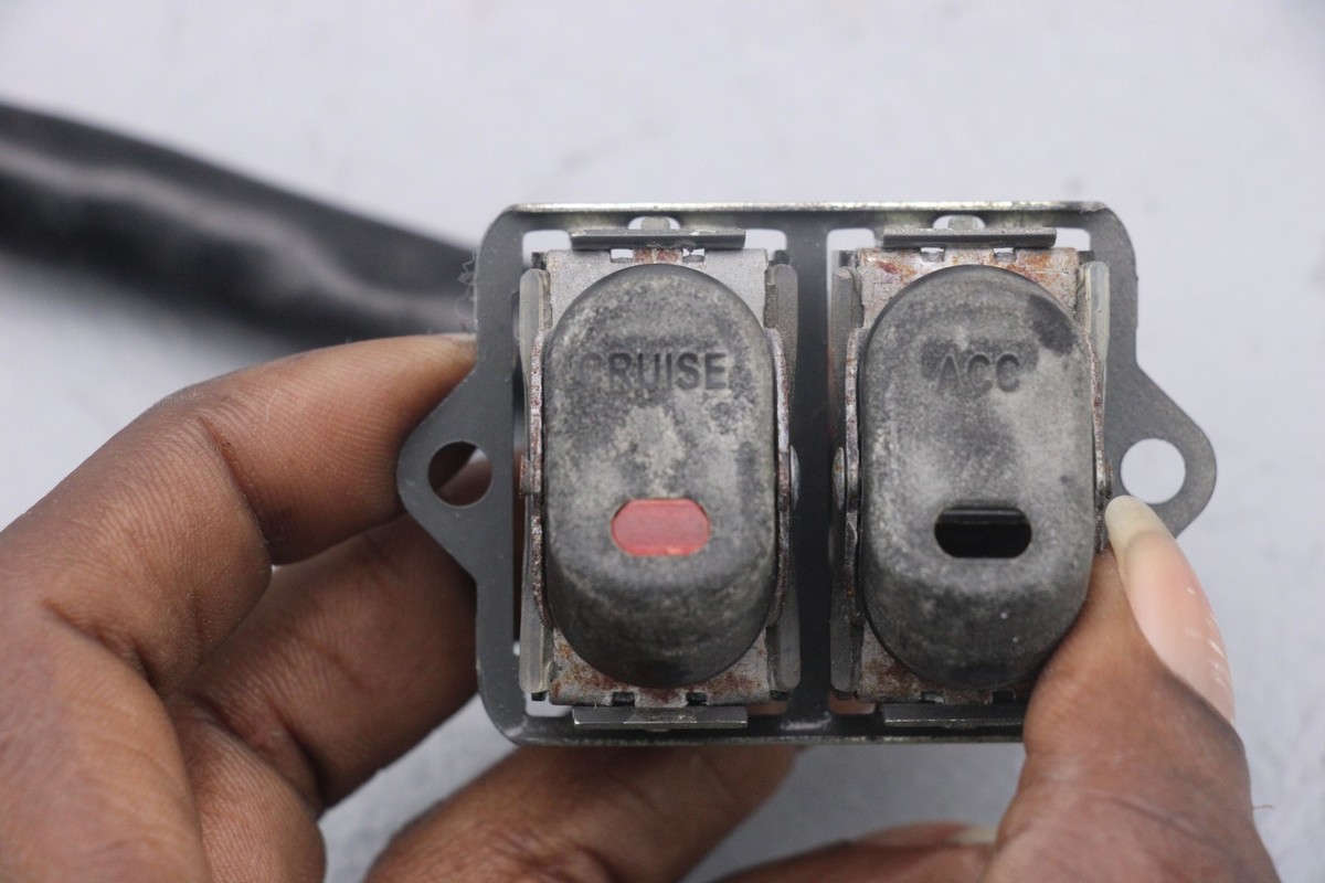 Genuine Harley-Davidson FLTR/FLTRI Cruise Control Switch (OEM/NOS