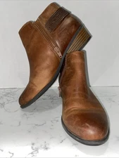 Women’s Clark’s Ankle Boots Sz 7 Ultimate Comfort Collection Brown Leather EUC
