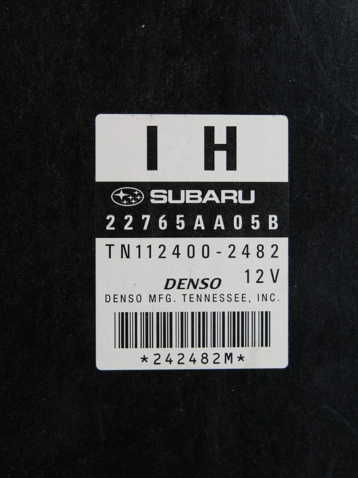 Subaru Outback 2010 módulo de control del motor 3,6 L ECU y soporte 22765AA05B fabricante original Foto 2 de 4