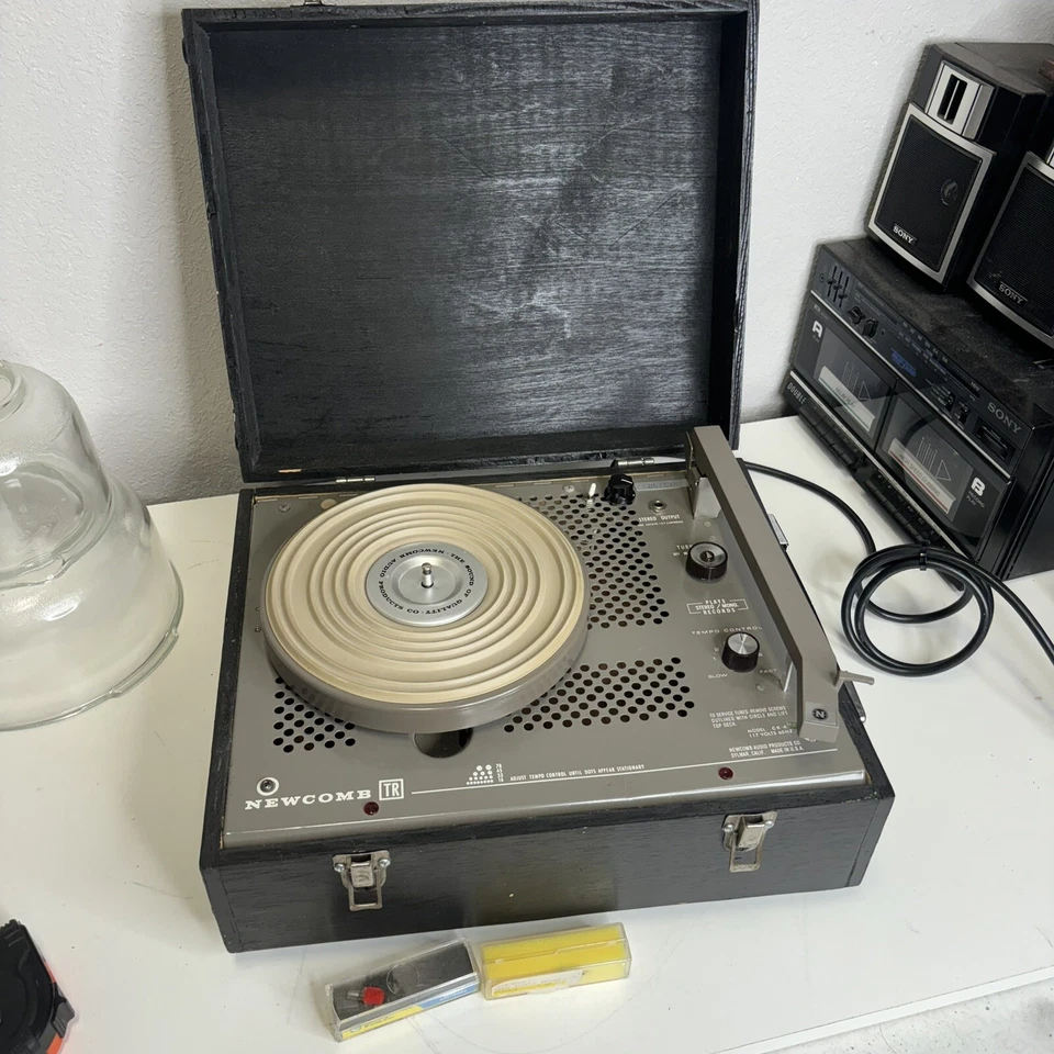 Tocadiscos vintage Newcomb estado sólido CK-40 TR LEER Foto 2 de 4