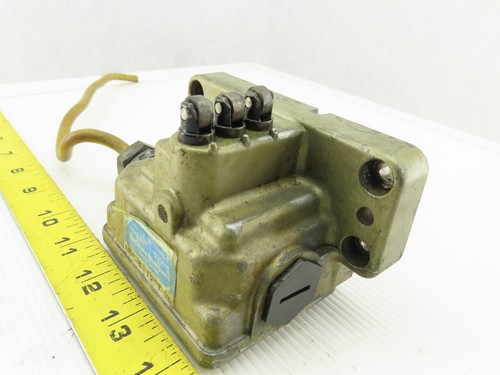 Honeywell LDV-5312DT 10A 125/250V 3 Way Plunger Roller Microswitch - 第 3/8 張圖片