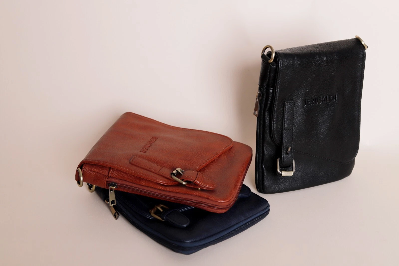 COACH Borsa a tracolla piccola in pelle di Terra Santa