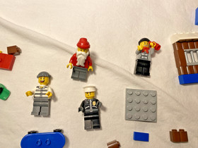 LEGO CITY Advent Calendars 2824 (2010) & 7553 (2011) Santa Police Parts Minifigs