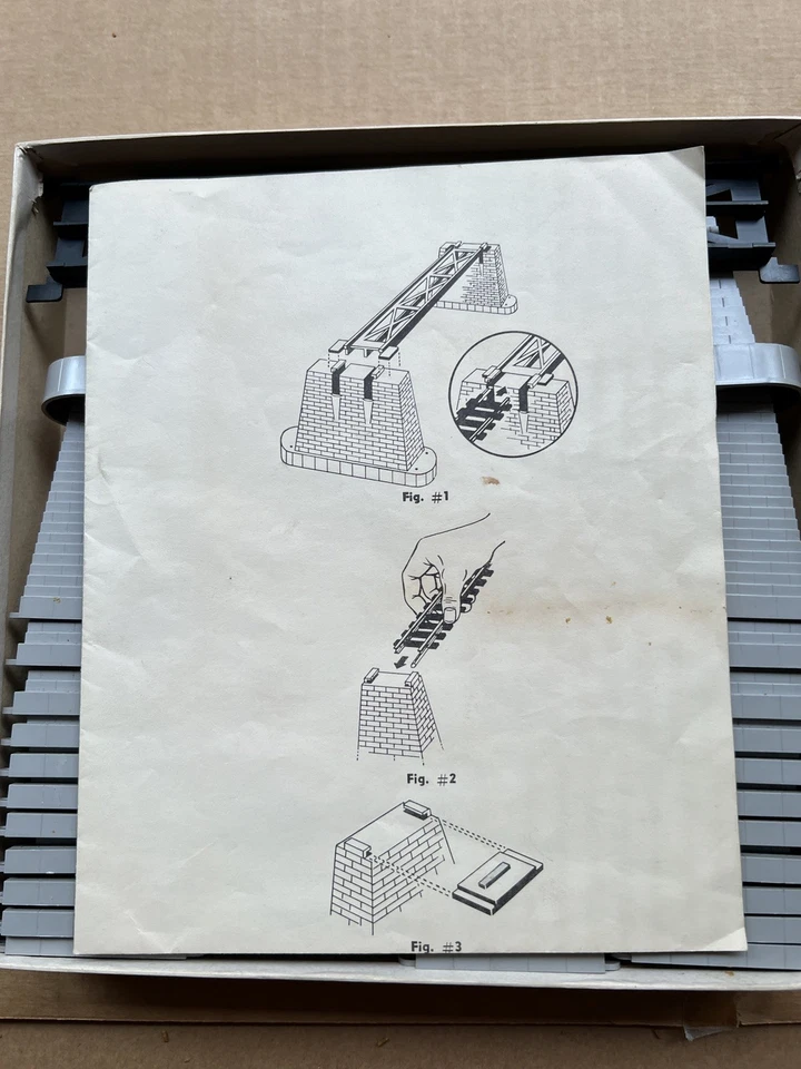 ATLAS 47 PIECE HO GAUGE PIER SET NO. 80 IN ORIG BOX & INSTRUCTIONS New Old Stock - Image 3 of 4